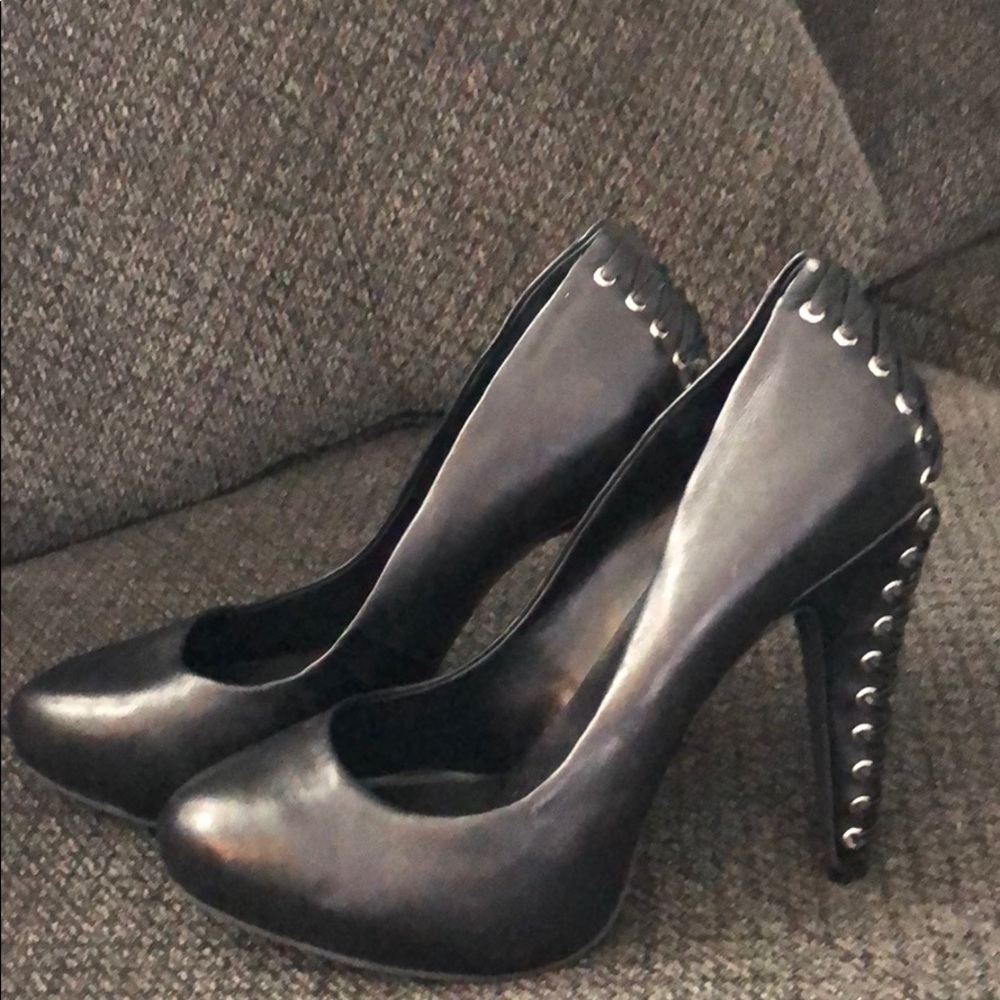 Jessica Simpson pumps